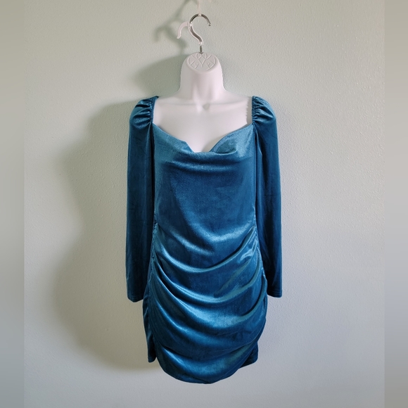 ‼️SOLD‼️Blue velvet ruched draped bodycon dress - Picture 4 of 6